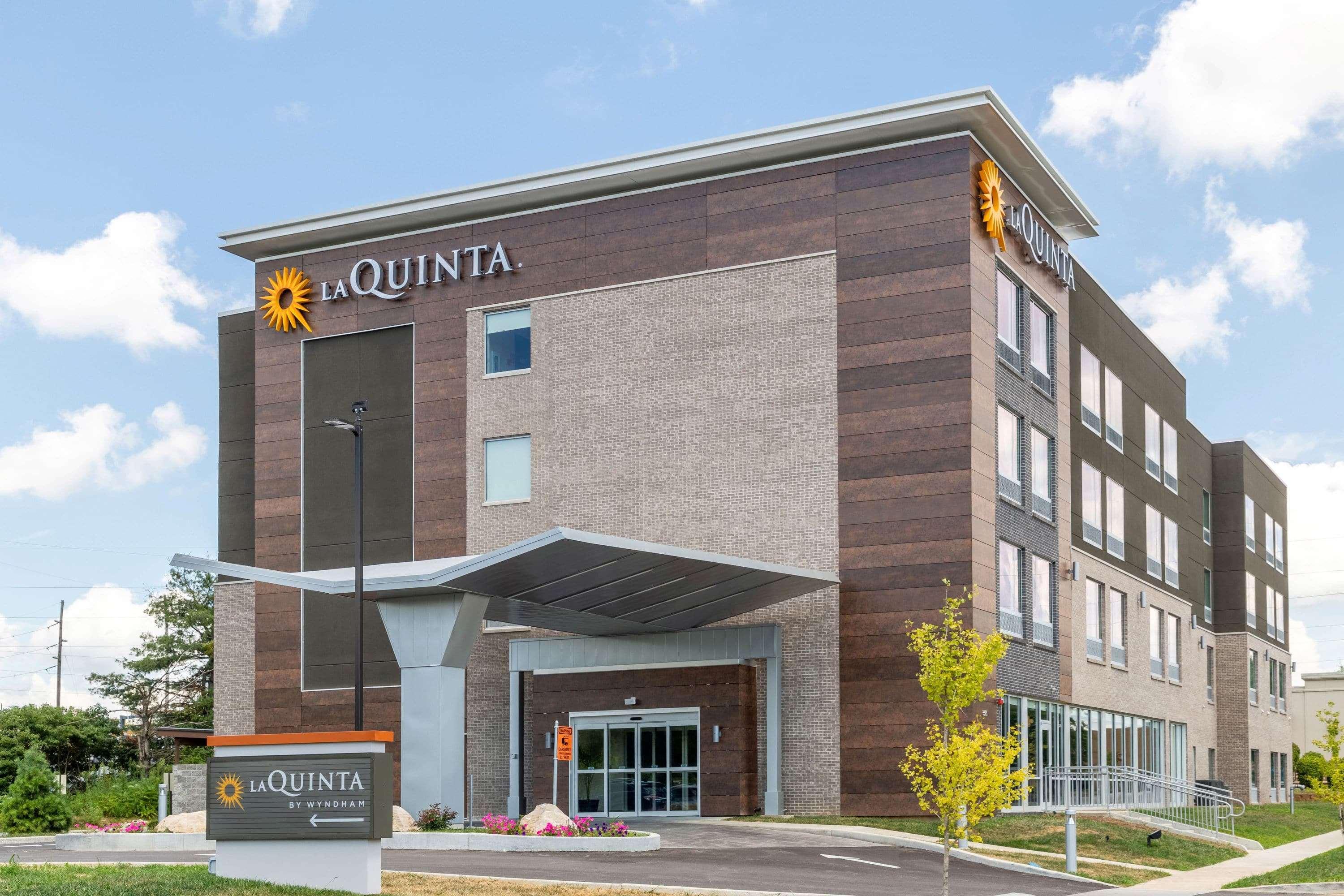 La Quinta And By Wyndham Bloomington