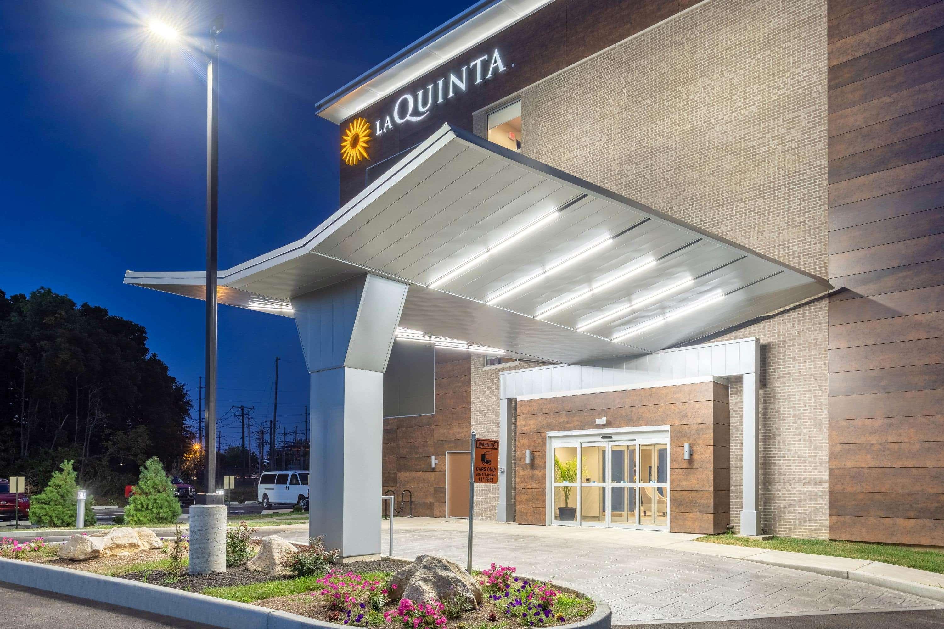 La Quinta And By Wyndham Hotel 3*